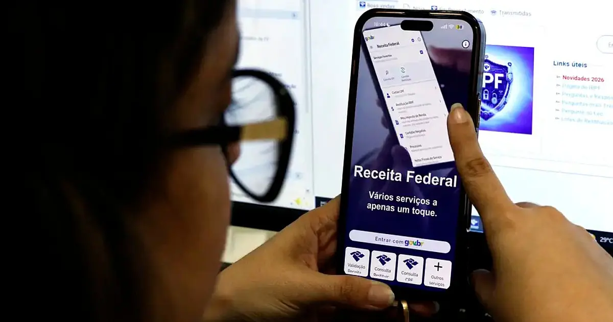 Contribuinte acessa sistema do Imposto de Renda 2026 para envio da declaração