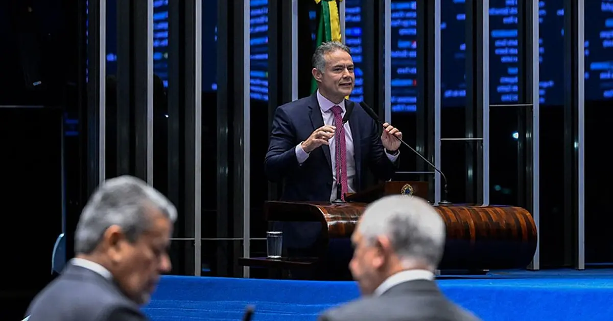 Senador Renan Filho durante sessão que aprovou mudanças na renovação da CNH