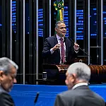 Senado aprova renovação automática da CNH para motoristas sem infrações