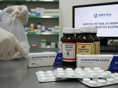 Anvisa reforça fiscalização sobre erros de embalagem em medicamentos e venda de suplementos clandestinos sem registro sanitário.