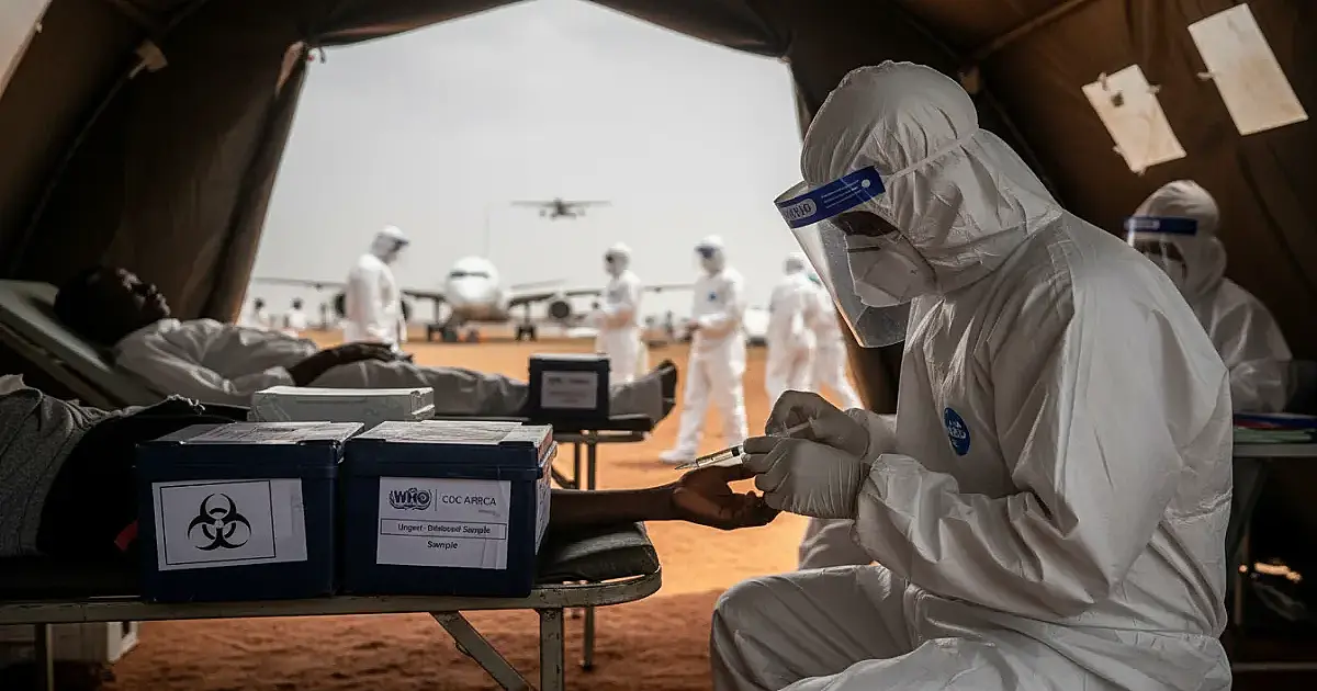 Uganda confirma novos casos de Ebola e OMS alerta para risco de propagação regional