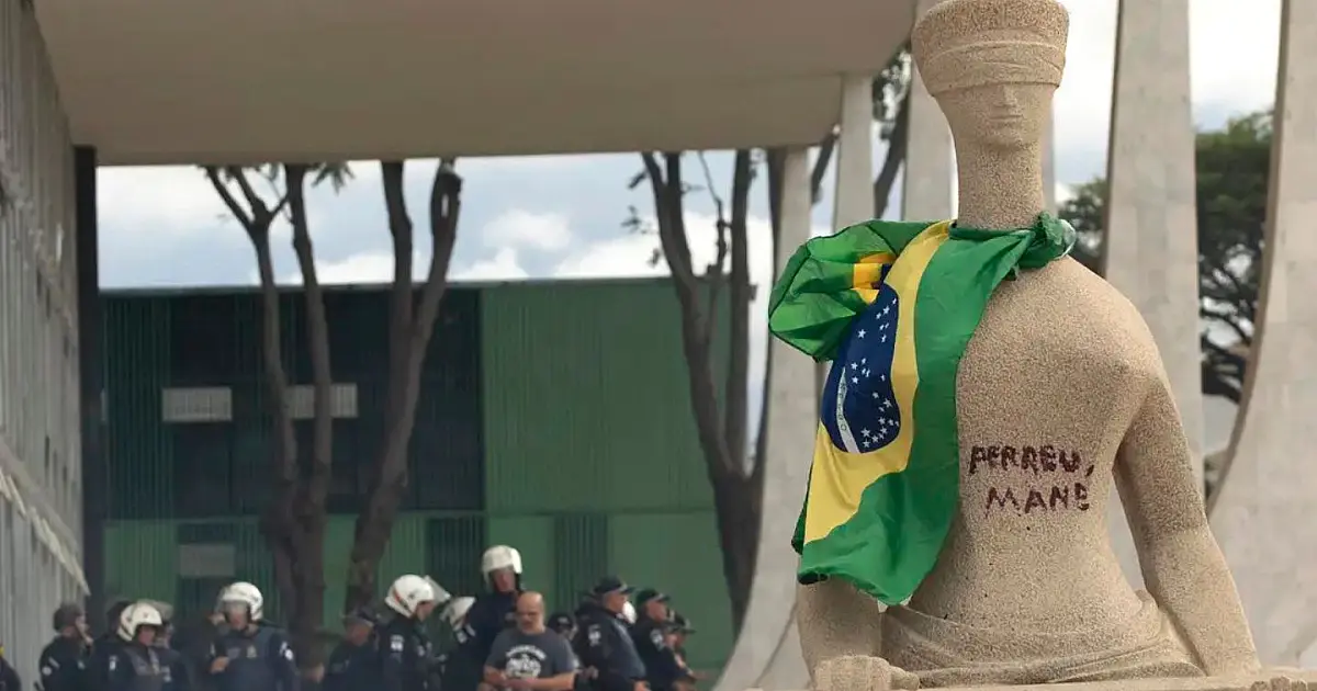 Débora Rodrigues dos Santos durante acompanhamento de processo relacionado aos atos de 8 de janeiro