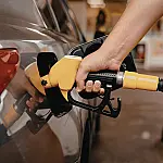 Governo prepara subsídio para tentar frear alta da gasolina no Brasil