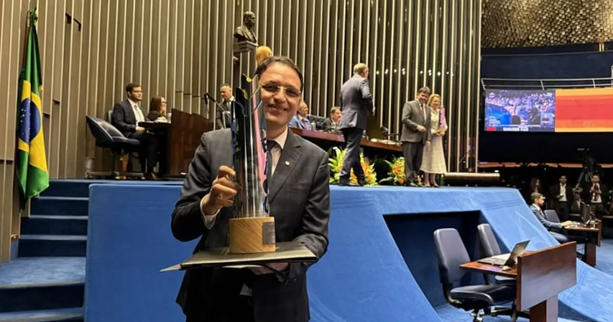Representantes da Paraíba durante cerimônia de premiação sobre alfabetização no Senado Federal