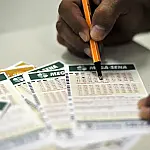 Mega Sena 30 anos abre apostas com prêmio estimado em R$ 200 milhões