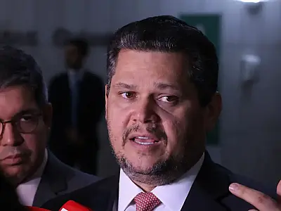 Presidente do Senado, Davi Alcolumbre, sinaliza que proposta de alteração da jornada trabalhista passará por ampla revisão
