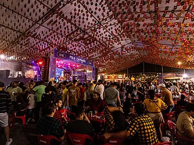Grupos de bacamarteiros mantêm viva a tradição centenária no Polo Camarão durante as celebrações de 24 de junho