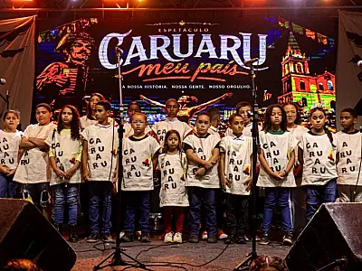 Crianças e adolescentes do Serviço de Convivência apresentam o espetáculo "Caruaru Meu País" no Polo Camarão