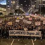 Avenida Paulista vira palco de grito por socorro das universidades estaduais de SP