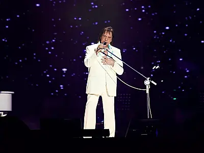 Roberto Carlos se apresenta pela primeira vez no Pátio de Eventos Luiz Lua Gonzaga em Caruaru.