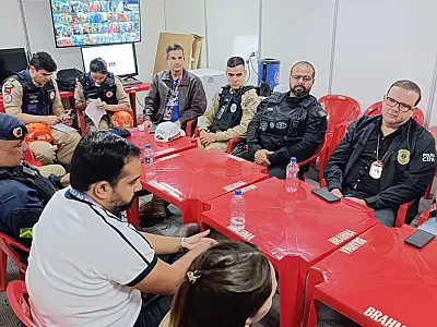 Equipes intersetoriais e forças de segurança pública debatem estratégias de acolhimento no Posto de Comando Integrado