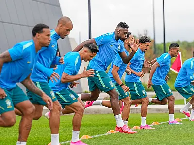 Jogadores da Seleção Brasileira fazem últimos ajustes táticos em Nova Jersey antes do embarque para a decisão em Miami