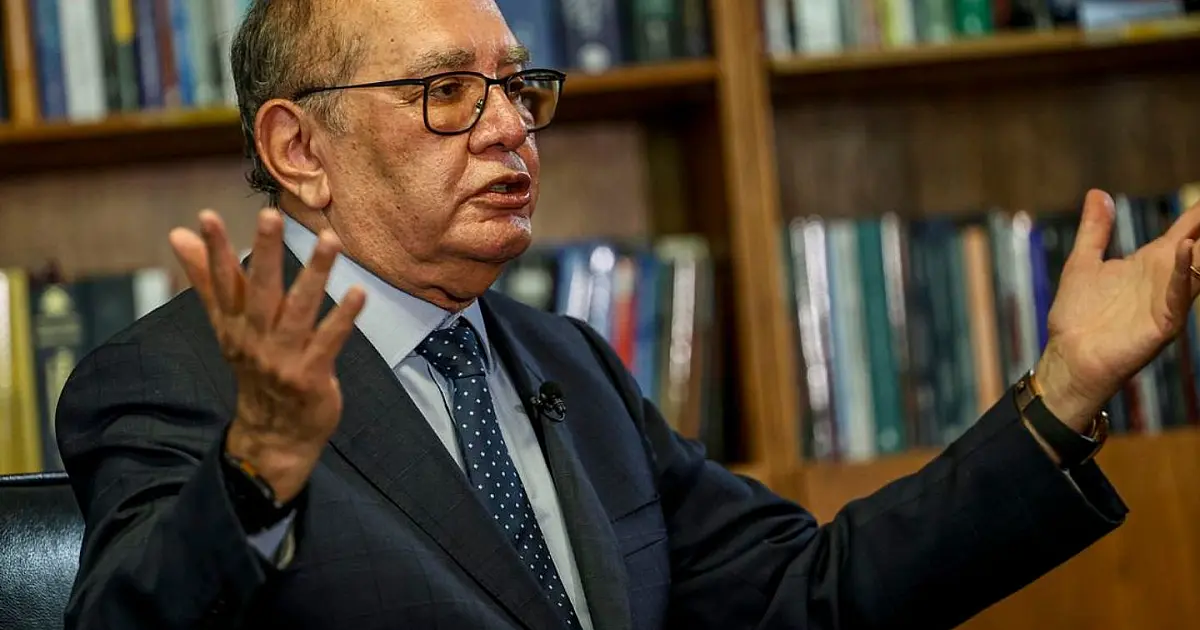 O ministro do STF Gilmar Mendes durante sessão oficial no plenário da corte.