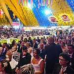 Casamento Coletivo une 96 casais em noite de emoção no Parque do Povo