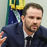 Dario Durigan alerta sobre pautas-bomba e defende equilíbrio do orçamento